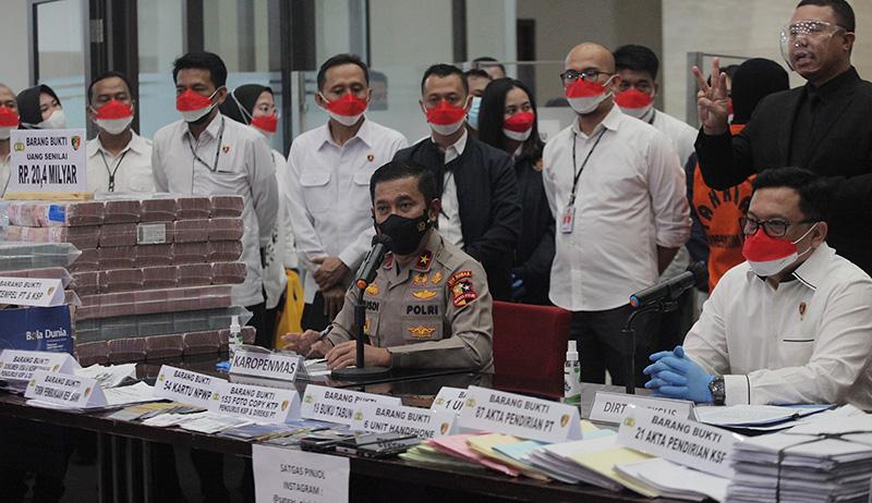 Bareskrim Polri Pamer Uang Puluhan Miliar Rupiah dari Kasus Pinjol Ilegal - Bagian 4