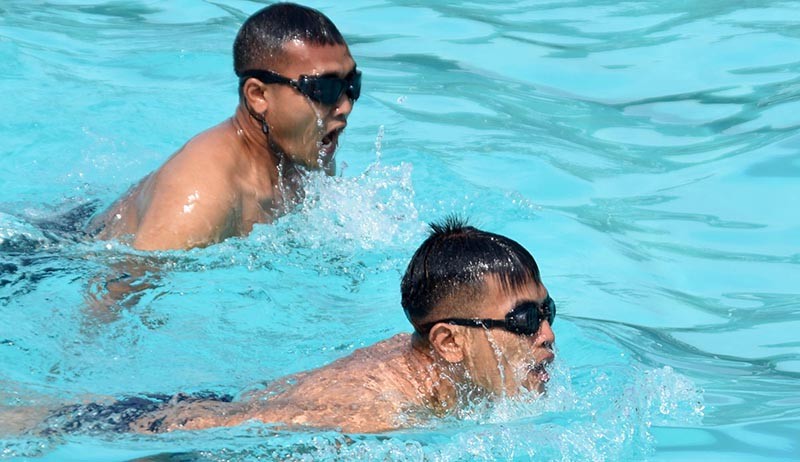 Melihat Prajurit Kima Brigif 2 Marinir Latihan Berenang - Bagian 2