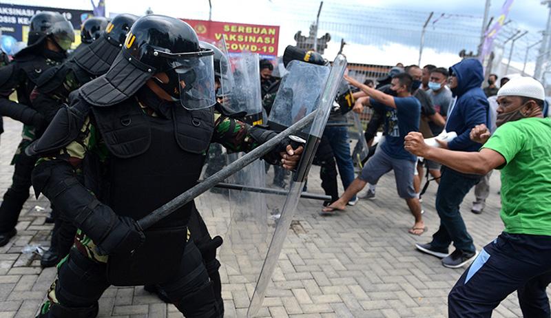 Prajurit TNI AU Siap Hadapi Aksi Anarkistis di Kawasan Bandara - Bagian 1