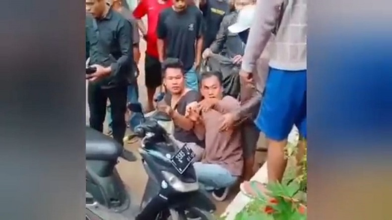 2 Tersangka Penipuan dan Penggelapan Motor Bonyok Dipukuli Massa di Purwakarta