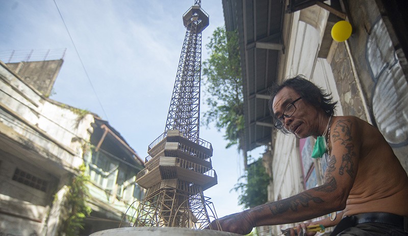 Mantan Napi Ini Buat Miniatur Menara dari Lidi Bambu, Dijual hingga Jutaan Rupiah - Bagian 1