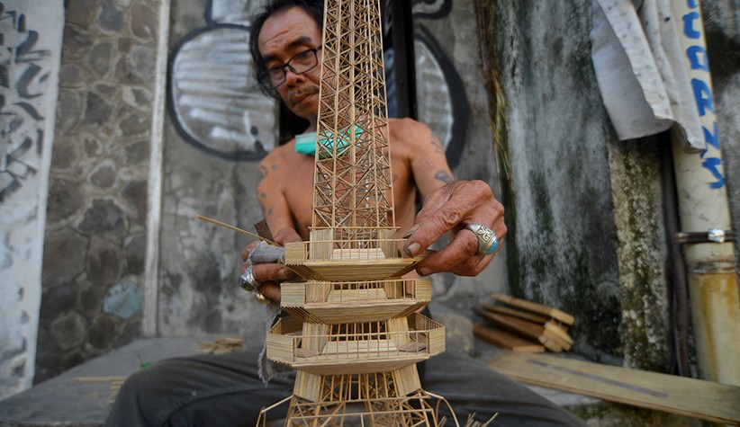 Mantan Napi Ini Buat Miniatur Menara dari Lidi Bambu, Dijual hingga Jutaan Rupiah - Bagian 2