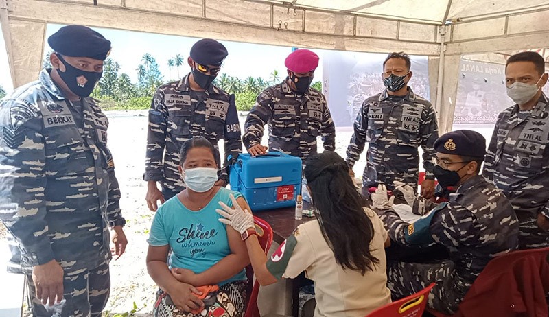 Pangkalan TNI AL Nias Gelar Serbuan Vaksinasi - Bagian 1