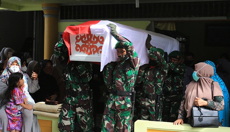 Suasana Pemakaman Dantim BAIS TNI Kapten Inf Abdul Majid yang Ditembak OTK - Bagian 2