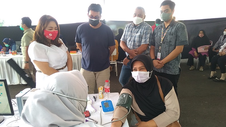 Vaksinasi Lotte Mart-MNC Peduli Disambut Antusias Warga Cipamokolan Bandung