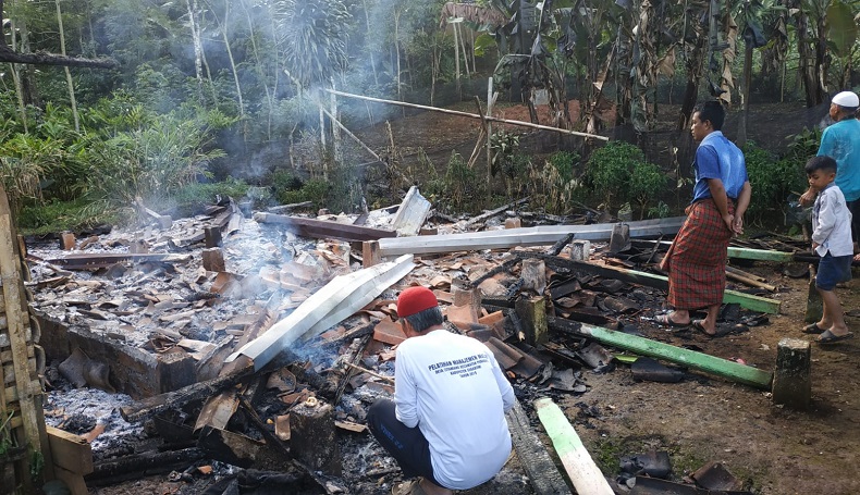 Dipicu Puntung Rokok, Rumah Semipermanen di Sukabumi Terbakar, Penghuni Luka-luka