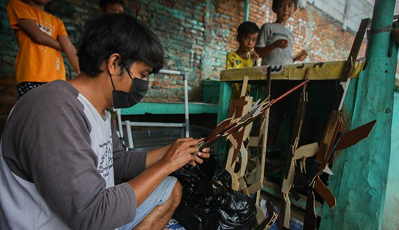 Limbah Kayu Diubah Menjadi Mainan Anak Bernilai Puluhan Ribu Rupiah - Bagian 1