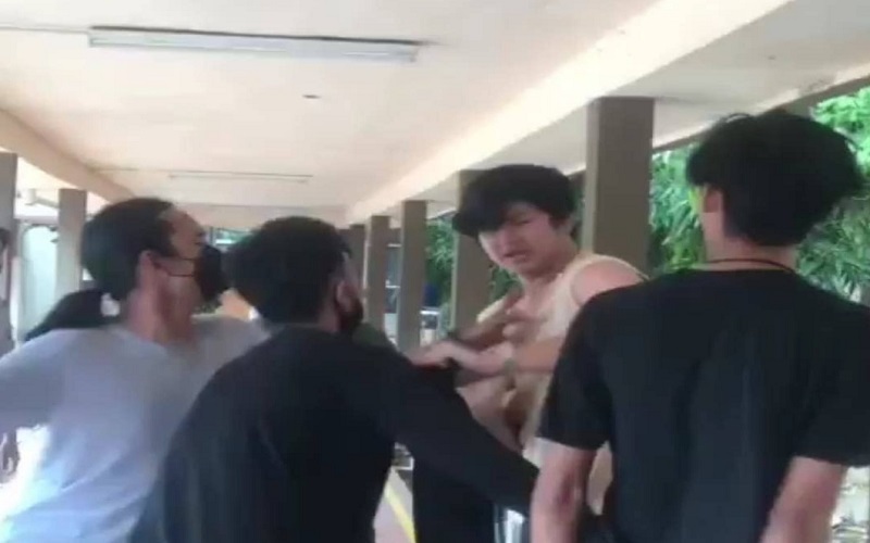 Mahasiswa Polsri Dikeroyok saat Main Game di Kampus, Polisi Buru Pelaku 
