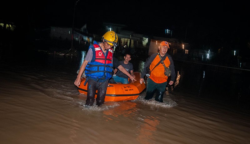 Ratusan Rumah di Rangkasbitung Terendam Banjir Setinggi 1,5 Meter - Bagian 1