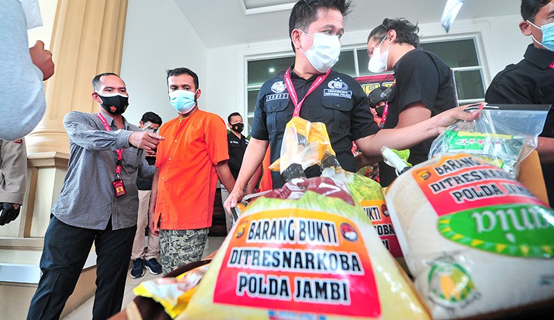 Polda Jambi Gagalkan Penyelundupan 5 Kilogram Sabu Asal Riau - Bagian 1