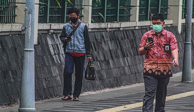 Orang Indonesia Main HP 5,5 Jam Sehari, Dinobatkan sebagai Pengguna Terlama Dunia - Bagian 1