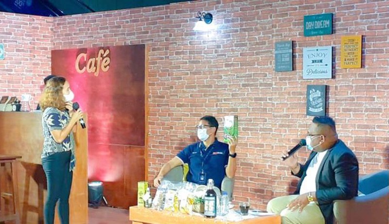 Dorong Pemulihan Ekonomi, Menteri Sandiaga Temui Pelaku UMKM di Ambon City Center - Bagian 1
