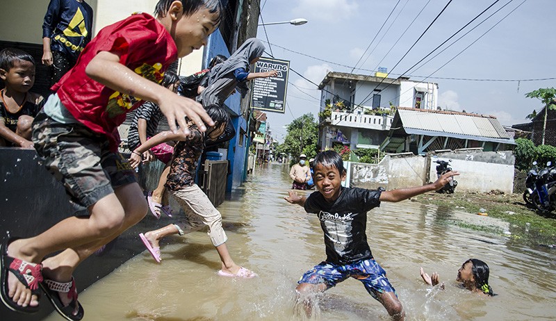 Sungai Citarum Meluap, 3 Kecamatan di Bandung Selatan Terendam Banjir - Bagian 3