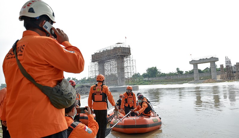 Pencarian 7 Korban Perahu Terbalik di Sungai Bengawan Solo - Bagian 2