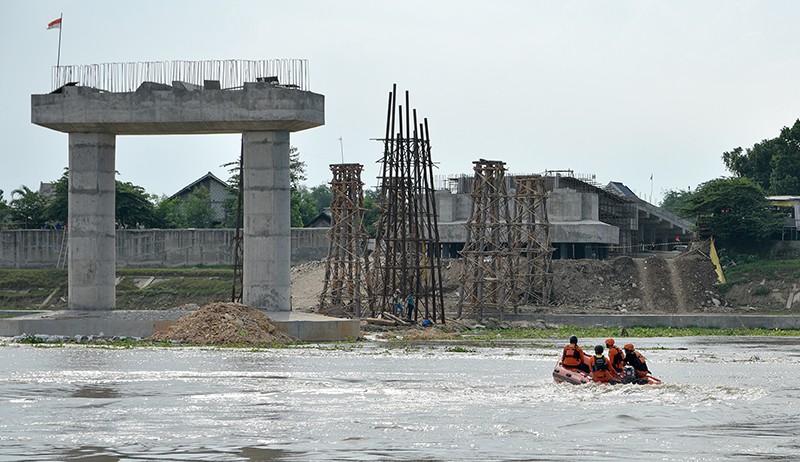 Pencarian 7 Korban Perahu Terbalik di Sungai Bengawan Solo - Bagian 1