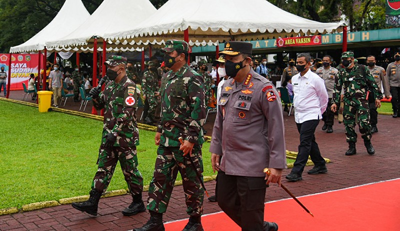 Panglima TNI dan Kapolri Tinjau Vaksinasi di Kota Medan - Bagian 1