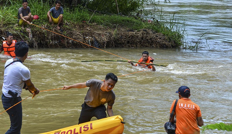 Tim Inafis Kembali Olah TKP 11 Siswa Tenggelam saat Susur Sungai Cileueur Ciamis - Bagian 2