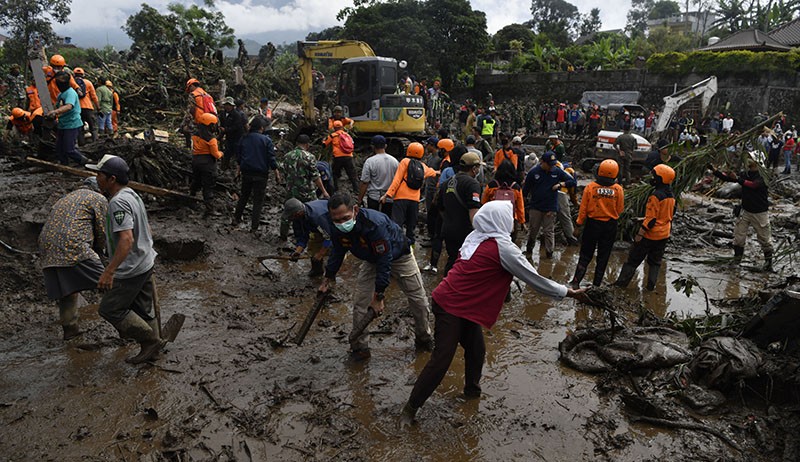 Penampakan dari Udara Pencarian Korban Banjir Bandang Batu, 6 Jenazah Ditemukan - Bagian 4
