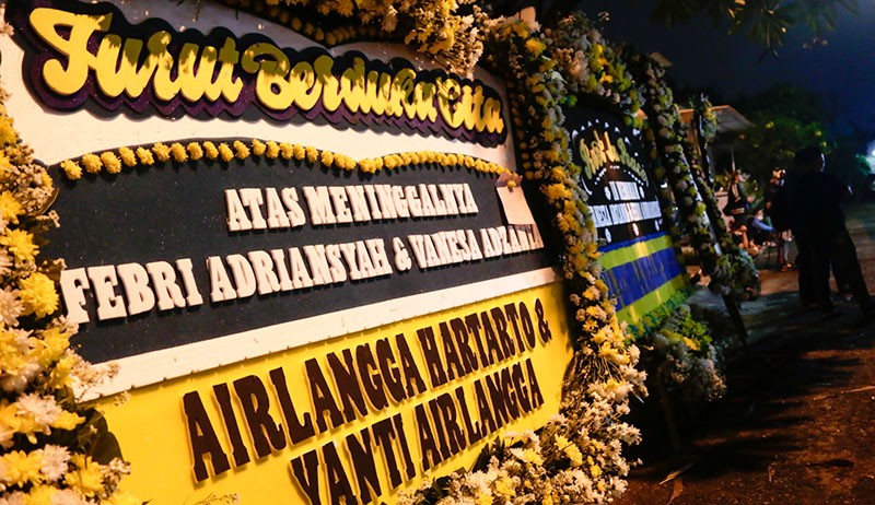Rumah Vanessa Angel Dipenuhi Karangan Bunga Duka Cita - Bagian 2