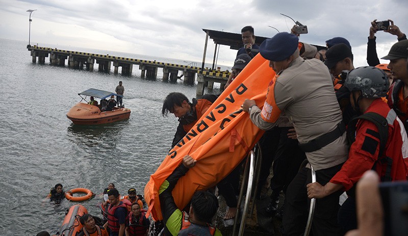 2 Anak Bersaudara Tewas Tenggelam saat Bermain di Pantai Barombong - Bagian 2