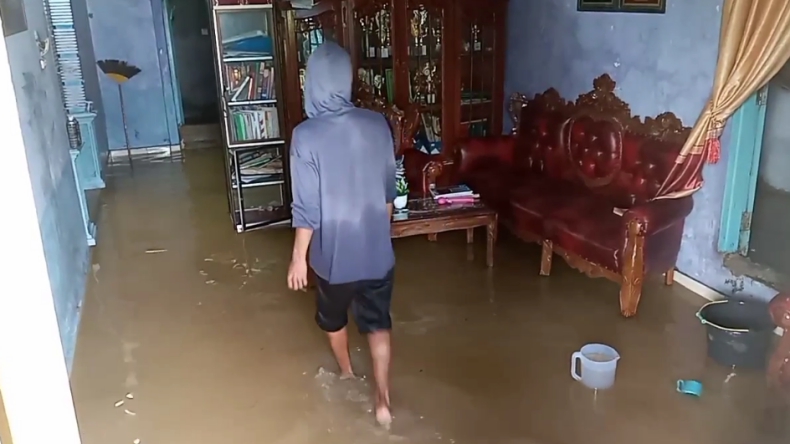 Banjir Rob, Ratusan Rumah di Lampung Selatan Terendam Air