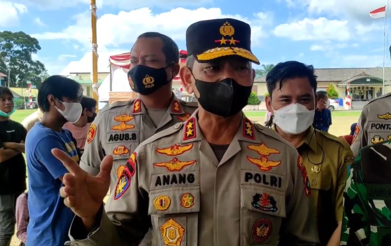 Kapolda Babel Berikan Penghargaan 4 Desa dan 1 Kelurahan yang Berhasil Vaksinasi 100 Persen