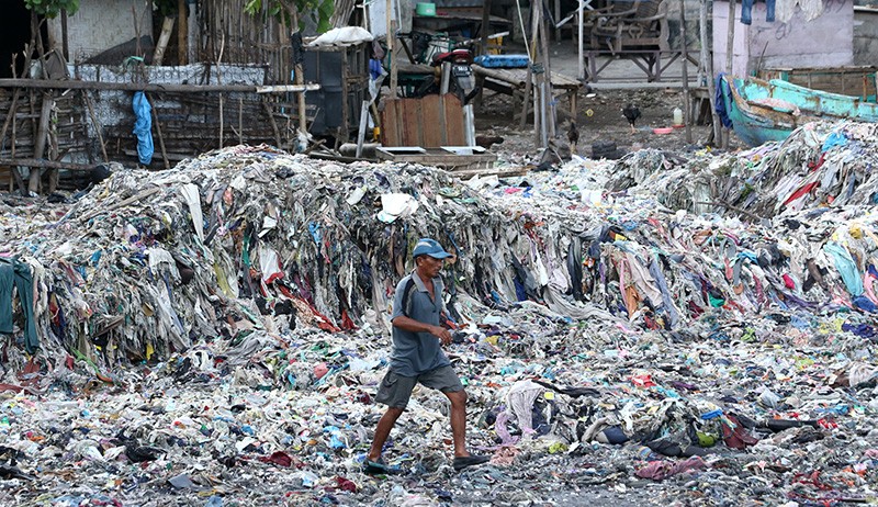 Lautan Sampah di Pantai Muncar Banyuwangi Bertahun-tahun Belum Teratasi - Bagian 1