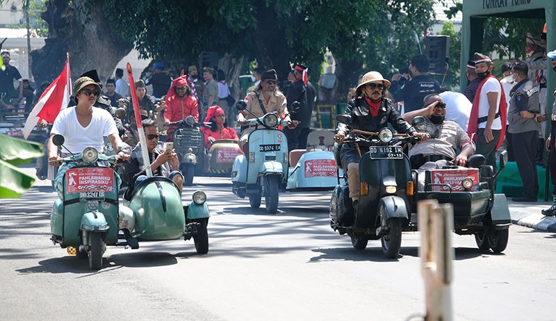 Pawai Kendaraan Klasik Peringati Hari Pahlawan - Bagian 1