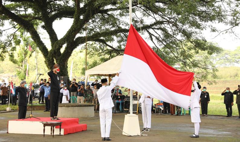 Pimpin Upacara Hari Pahlawan di Pelosok Desa, Pidato Ganjar Menggetarkan Warga Blora
