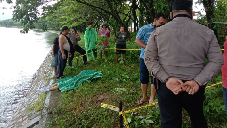 Warga Padang Gempar, Perempuan Berhijab Tanpa Identitas Tewas Mengapung di Sungai