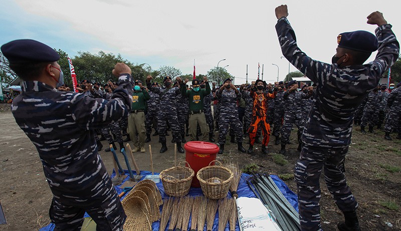 TNI AL Ajak Masyarakat Ciptakan Wilayah Maritim yang Bersih - Bagian 3