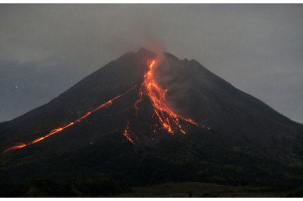 BPPTKG Catat 35 Kali Guguran Lava Pijar Merapi Sejauh 2 Kilometer