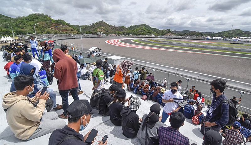 Warga Lokal NTB Gratis Nonton Balap Motor di Sirkuit Mandalika - Bagian 1