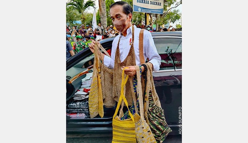 Momen Presiden Jokowi Borong Noken Papua di Jayapura - Bagian 1