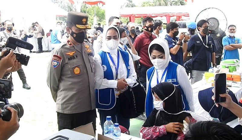 IWAPI-Polri Gelar Vaksinasi Covid-19 Massal di Kota Cilegon - Bagian 1