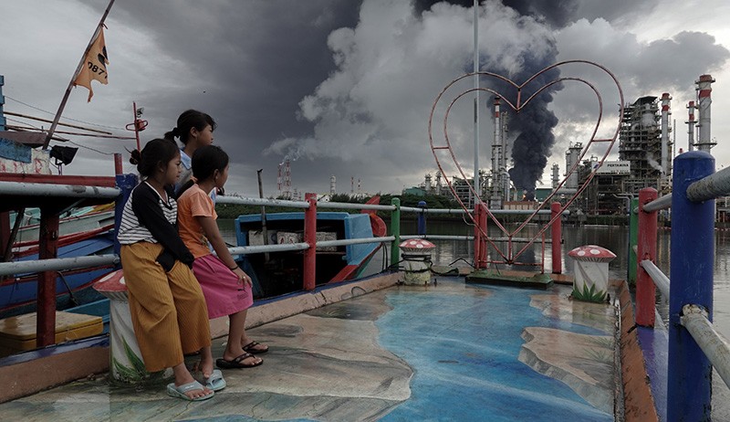 Upaya Pemadam Kebakaran Kilang Pertamina Cilacap - Bagian 3