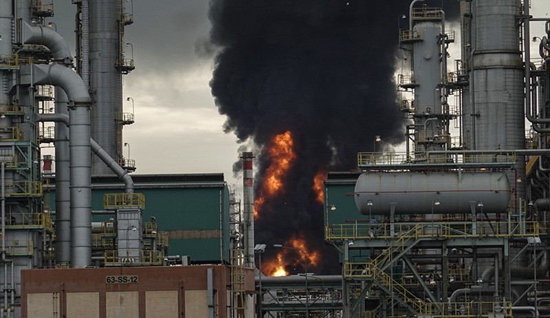 Upaya Pemadam Kebakaran Kilang Pertamina Cilacap - Bagian 2