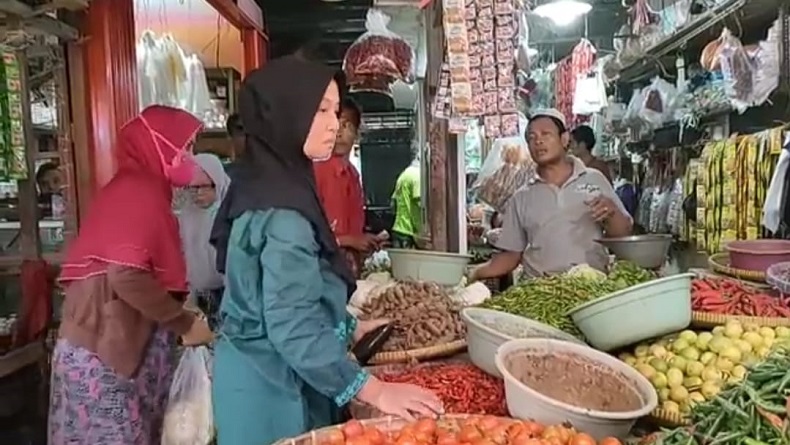 Dampak Cuaca Buruk, Harga Cabai di Pasar Indramayu Naik, Tembus Rp35.000 Per Kg