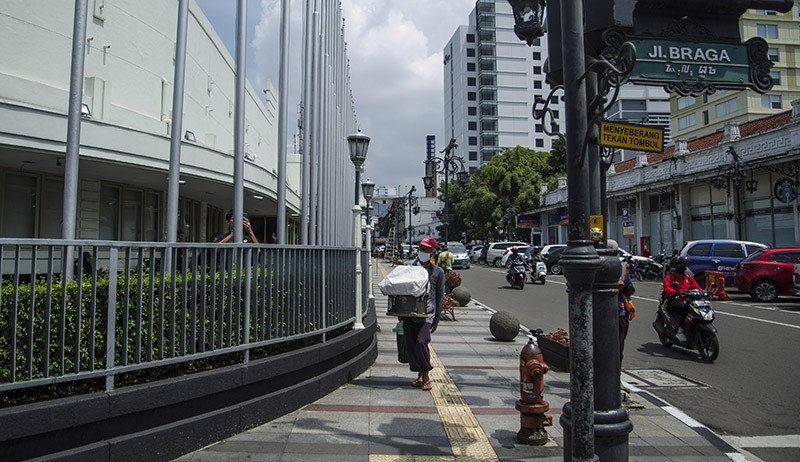 Jalan Braga Bandung Dijadikan Kawasan Tanpa Rokok - Bagian 1