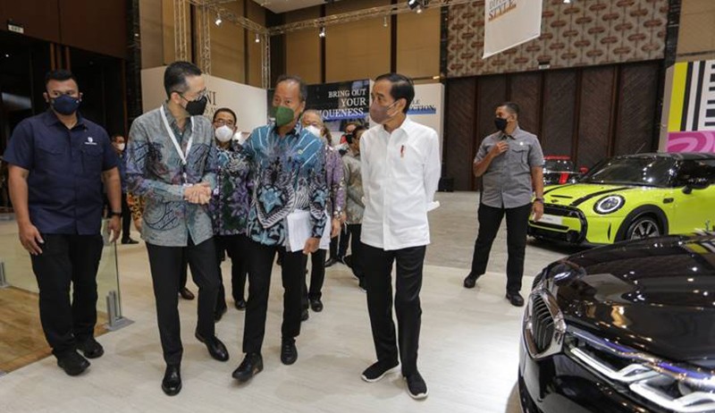 Presiden Jokowi Kunjungi BMW Group Pavilion di GIIAS 2021, Lihat Mobil Rakitan Dalam Negeri - Bagian 2