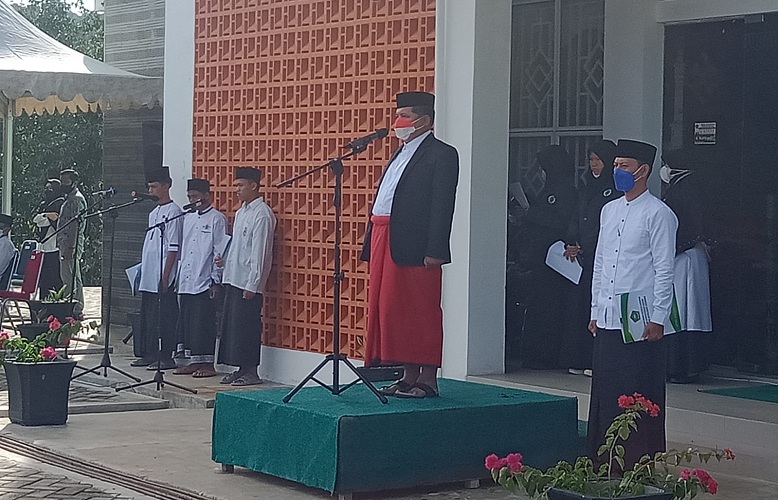 Wakil Bupati Kepulauan Anambas Pimpin Upacara Peringatan Hari Santri