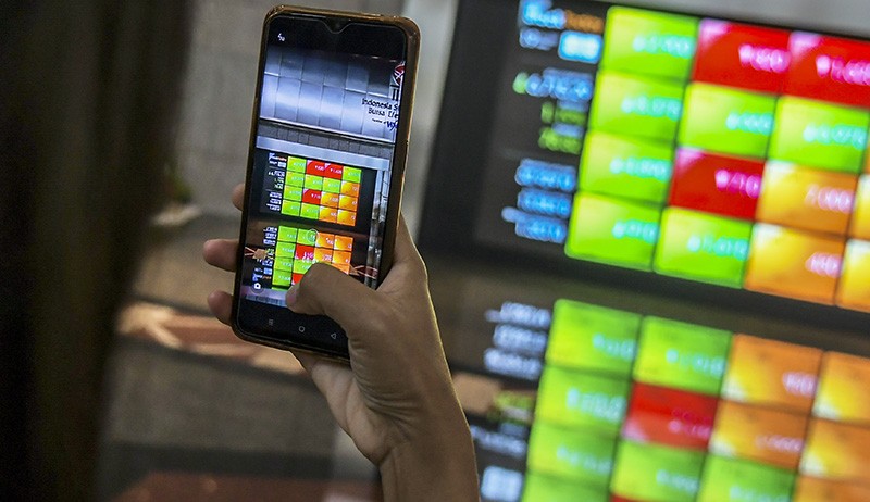 IHSG Menguat Pada Level Tertinggi di 6.720,26 - Bagian 1