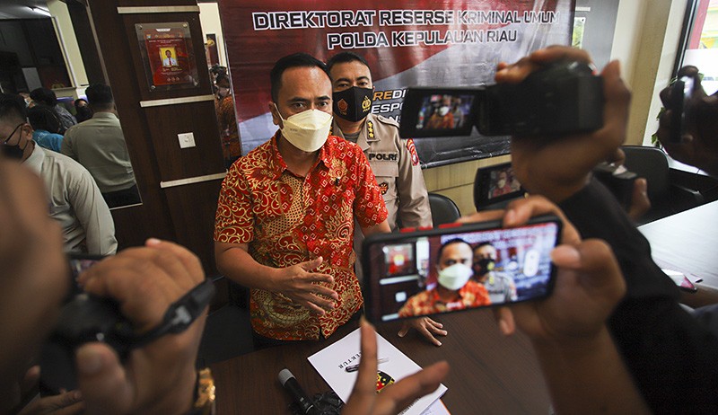 Leher Siswa Dirantai Seperti Binatang, Polda Kepri Turun Tangan - Bagian 1