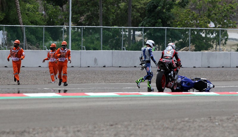 Sejumlah Pembalap WSBK Jatuh saat Latihan Bebas di Sirkuit Mandalika - Bagian 1