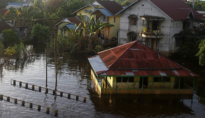 Ini Penyebab Banjir Sintang Kalbar Selama Sebulan - Bagian 1