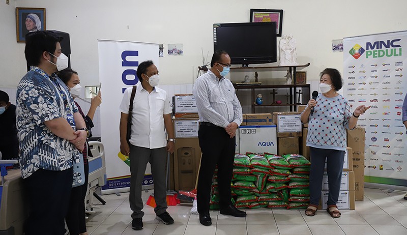 MNC Sky Vision dan MNC Peduli Berikan Bantuan untuk Lansia di Jakarta Barat  - Bagian 2