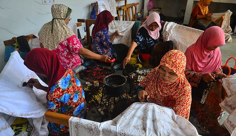 Pembuatan Batik Lasem Desa Karangturi Rembang - Bagian 1
