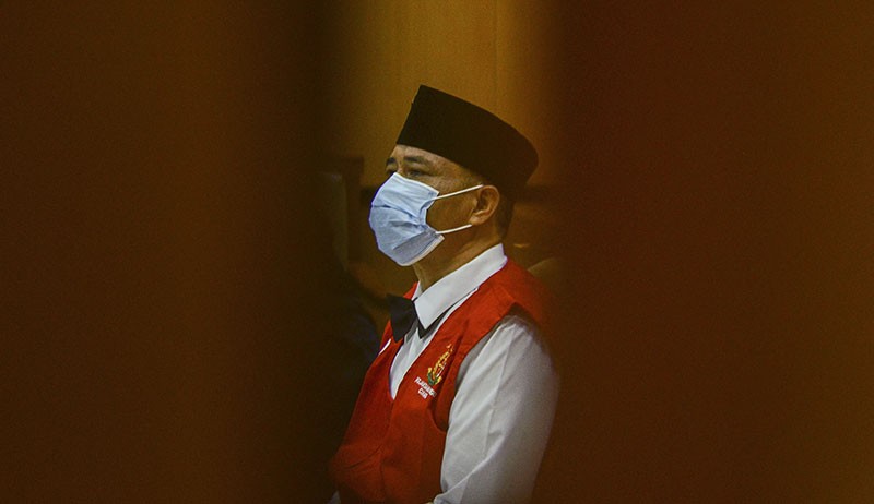 M Kece Acungkan 2 Jempol saat Sidang Perdana Penistaan Agama - Bagian 2