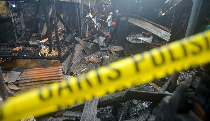 Puluhan Lapak Pedagang Pasar Tradisional Bukittinggi Ludes Terbakar - Bagian 1