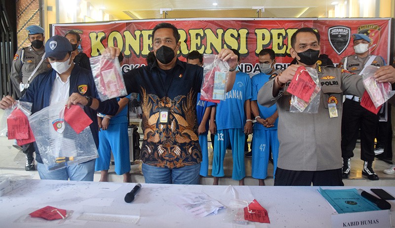 Polda Jateng Tangkap Komplotan Spesialis Pembobol Brankas Perkantoran - Bagian 1